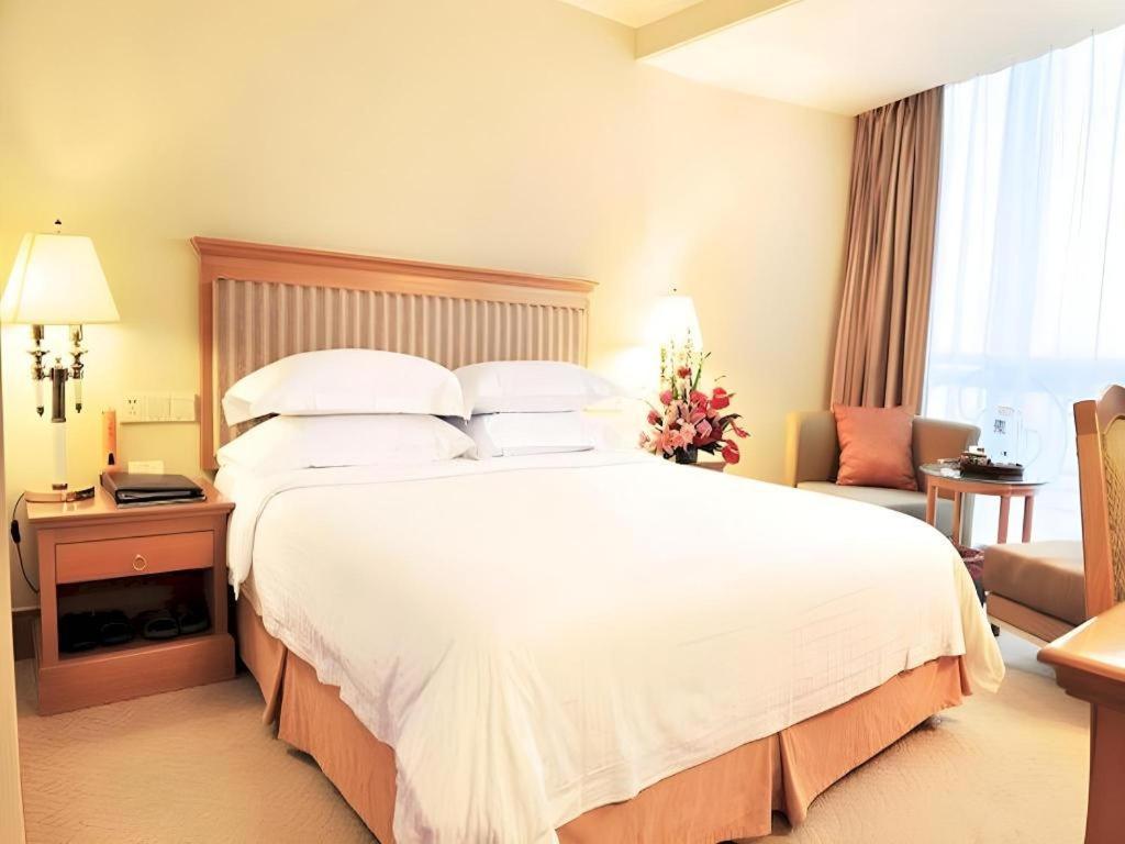 Golden Sea View Hotel Haikou Хайкоу Экстерьер фото